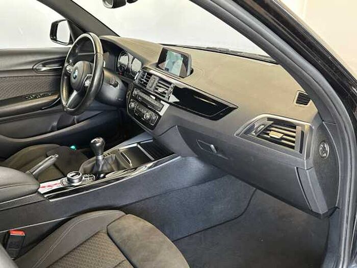 BMW 118i M Sport Shadow Line + LED + Business Paket 1er
