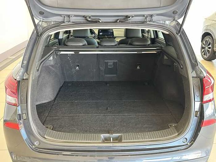 Hyundai i30 Kombi 1.6 CRDI  Prime +AHK+Pano+Winterräder+