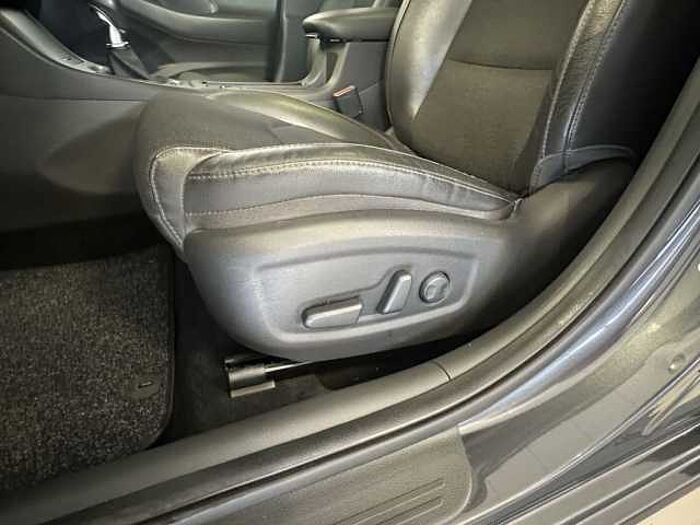 Hyundai i30 Kombi 1.6 CRDI  Prime +AHK+Pano+Winterräder+