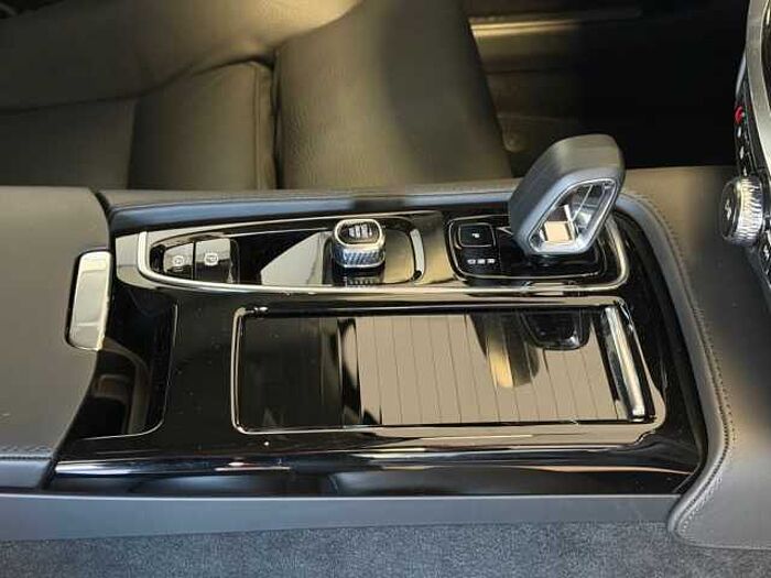 Volvo V60 T6 Plug-in Hybrid AWD Plus Dark +AHK+360°+WR