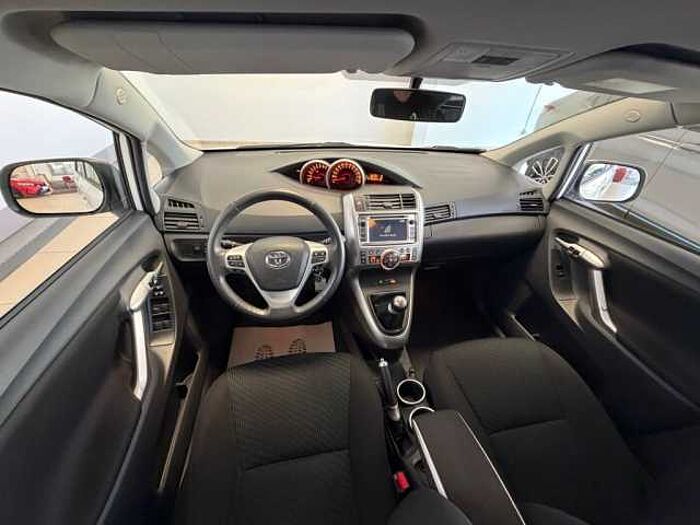 Toyota Verso 1.8 Travel + Garantie + AHK + Winterräder +