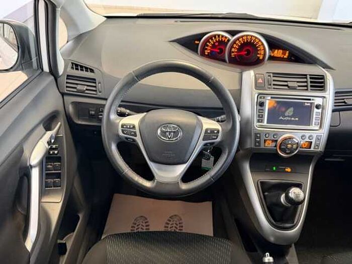 Toyota Verso 1.8 Travel + Garantie + AHK + Winterräder +