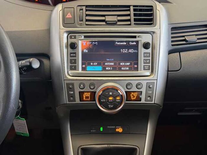 Toyota Verso 1.8 Travel + Garantie + AHK + Winterräder +