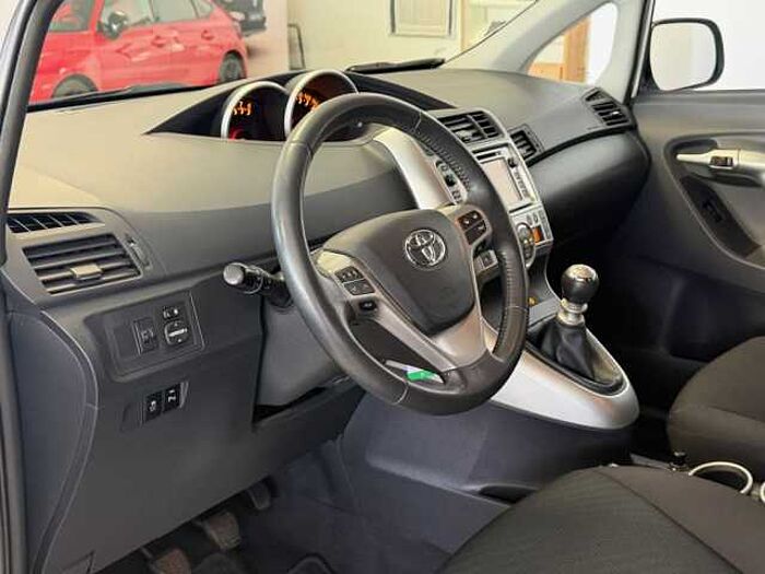 Toyota Verso 1.8 Travel + Garantie + AHK + Winterräder +
