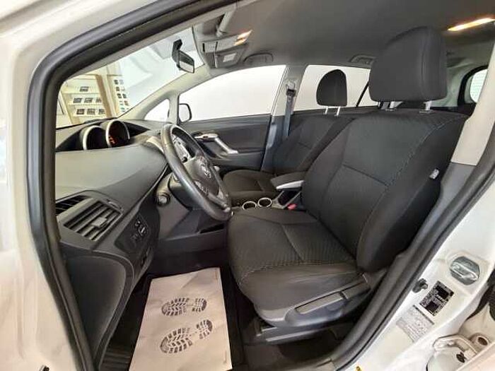 Toyota Verso 1.8 Travel + Garantie + AHK + Winterräder +