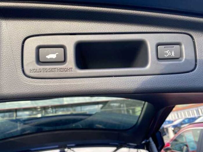 Honda CR-V e: PHEV 2.0 i-MMD Hybrid 2WD Advance Tech (RS)