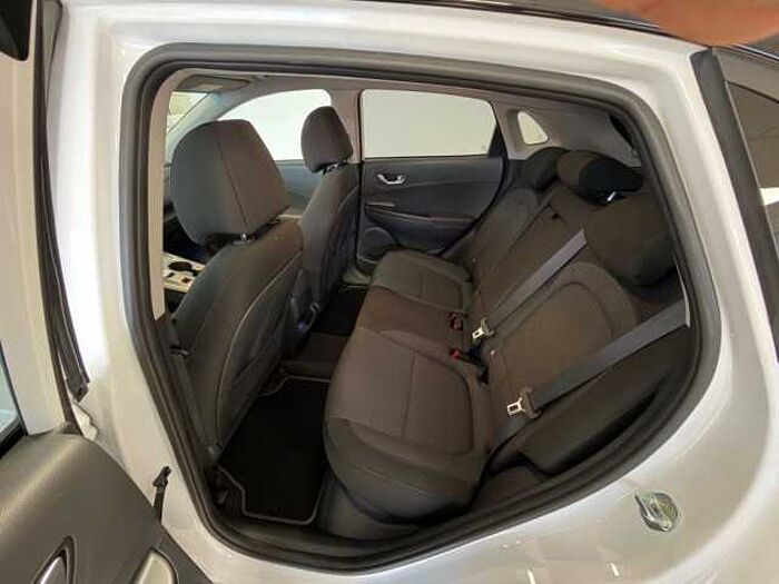 Hyundai KONA EV Trend +SOH100%+Winterräder+Navi Paket+