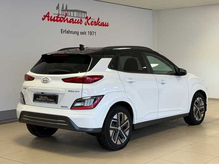 Hyundai KONA EV Trend +SOH100%+Winterräder+Navi Paket+