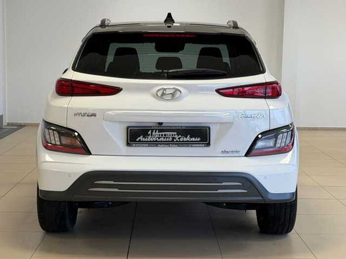 Hyundai KONA EV Trend +SOH100%+Winterräder+Navi Paket+