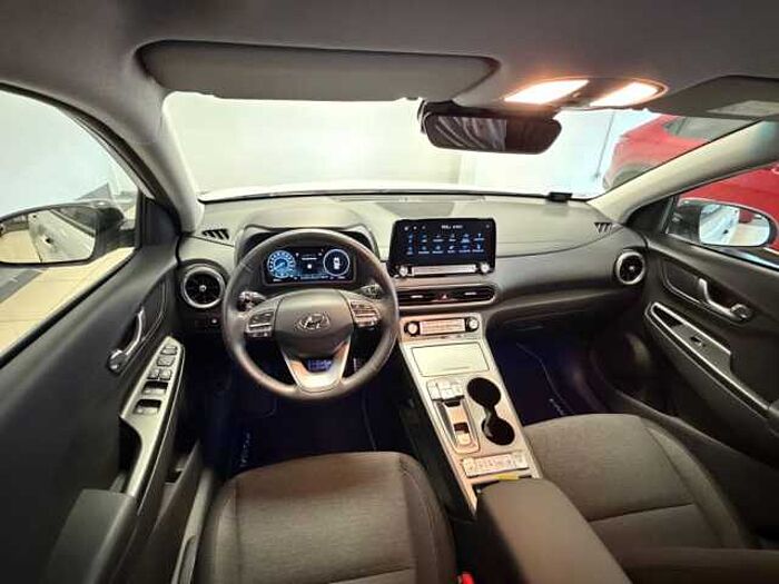 Hyundai KONA EV Trend +SOH100%+Winterräder+Navi Paket+