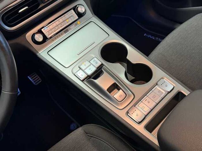 Hyundai KONA EV Trend +SOH100%+Winterräder+Navi Paket+