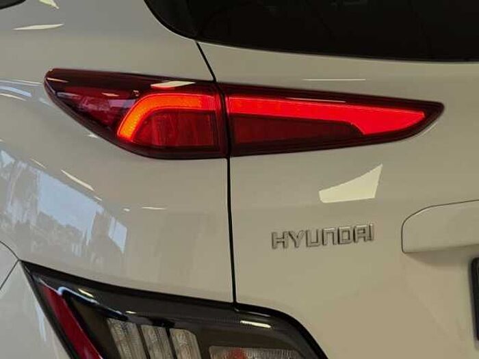 Hyundai KONA EV Trend +SOH100%+Winterräder+Navi Paket+