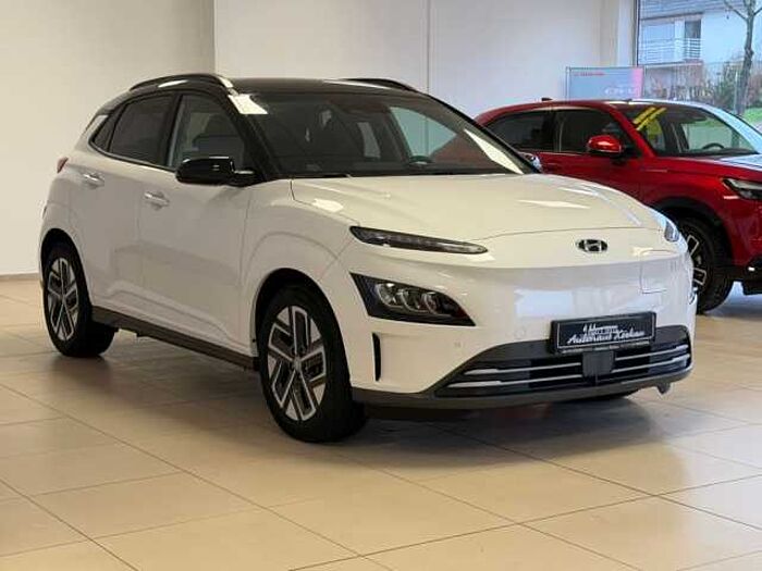 Hyundai KONA EV Trend +SOH100%+Winterräder+Navi Paket+