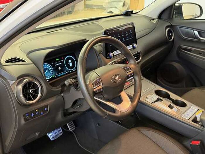 Hyundai KONA EV Trend +SOH100%+Winterräder+Navi Paket+