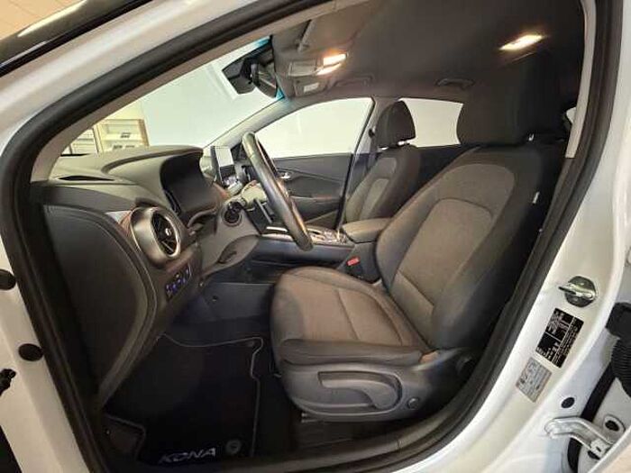 Hyundai KONA EV Trend +SOH100%+Winterräder+Navi Paket+