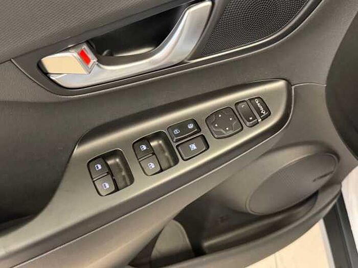 Hyundai KONA EV Trend +SOH100%+Winterräder+Navi Paket+