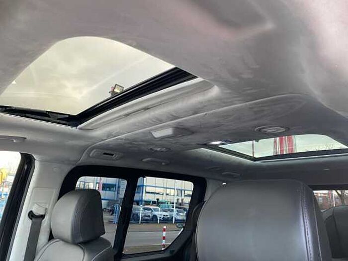 Hyundai STARIA 2.2 CRDi Allrad Signature+Vollausstattung