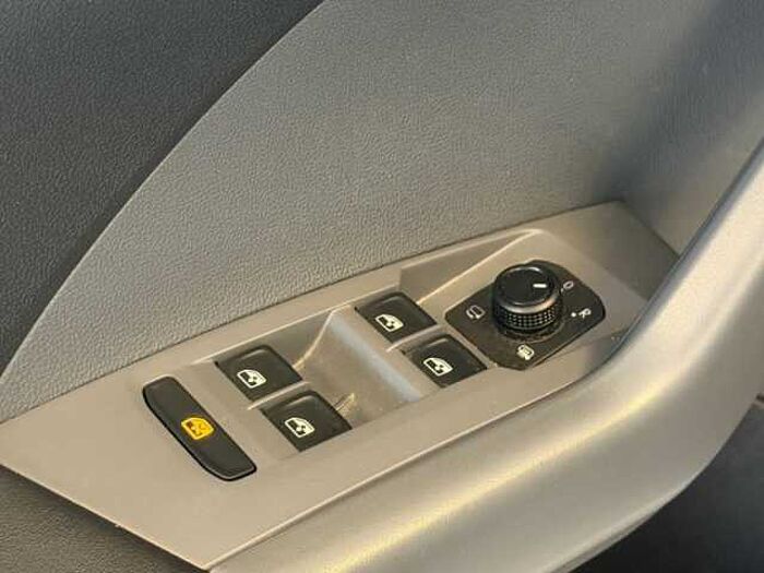 Volkswagen T-Cross 1.0 TSI DSG Life+AHK+Carplay+SH+PDC+