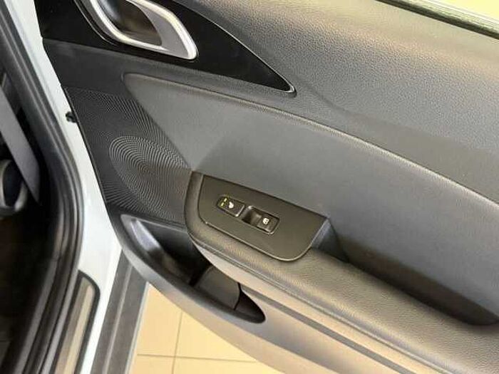 Kia XCeed 1.5 T-GDI OPF DCT7 SPIRIT *Pano*Navi-P.*