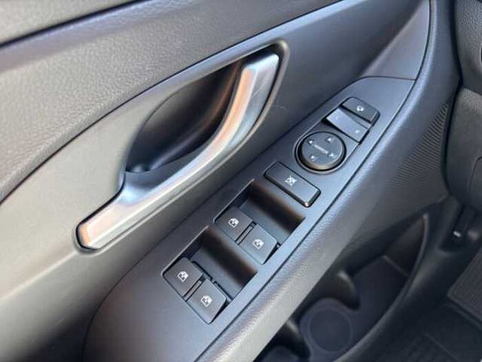 Hyundai i30 1.6 T-GDI DCT Trend + Pano