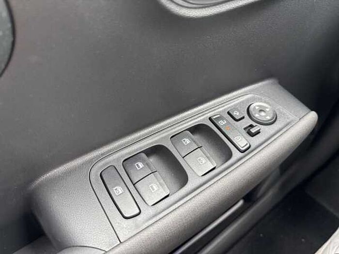 Hyundai INSTER 49kWh Trend + LED + Wärmepumpe