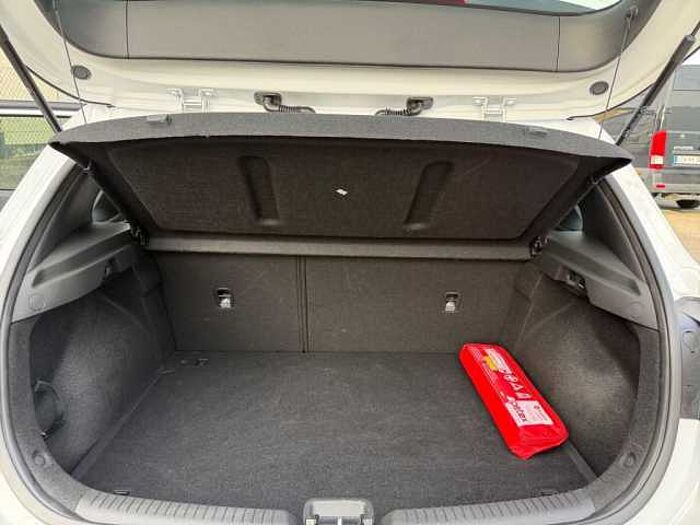Hyundai i30 1.0 T-GDI DCT Connect & Go+LED+Navi+EPH v+h