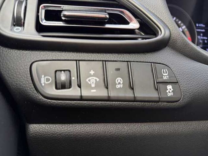 Hyundai i30 1.0 T-GDI DCT Connect & Go+LED+Navi+EPH v+h